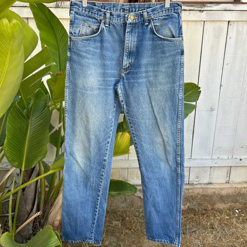 Vintage 1990s Wrangler Jeans 990 USA Made Faded Blue Denim 32x32 - Picture 1 of 7